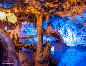 beleuchtete Grotte