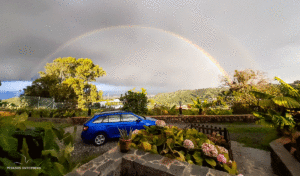 Regenbogen mit Auto