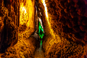 11-20231129-1009-Chal-Nakhjir-Hoehlengang-DSC 1595-corridor-in-the-cave