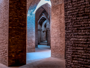 40-20231203-0920-Esfahan-Freitasmoschee-DSC 2399-Edit-in-the-deepness-of-the-mosque