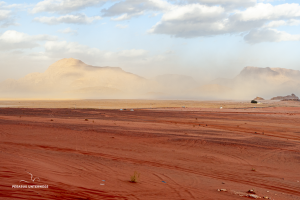 07-Sandstrum-im-Anmarsch-Wadi-Rum